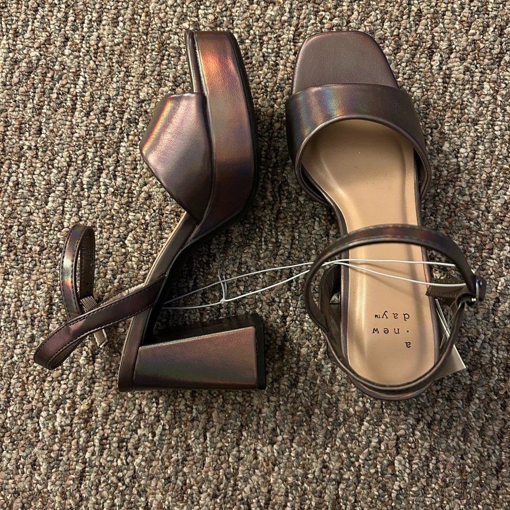 NWT A New Day metallic funky platform heeled sandal size 7